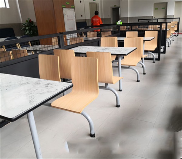 2022新款學校食（shí）堂餐桌椅4人位連體