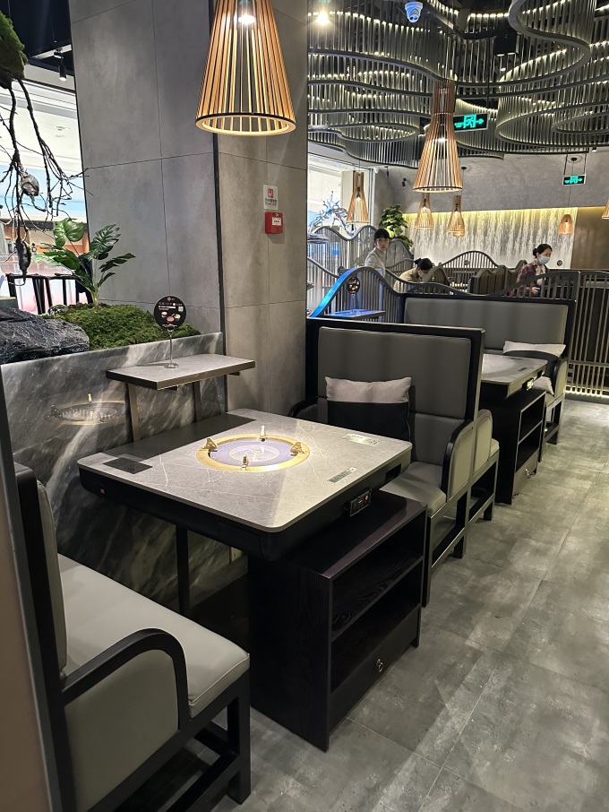 湊湊火鍋店桌椅(yǐ)