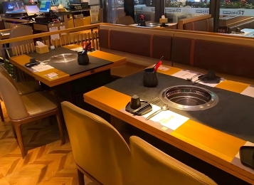 韓式烤（kǎo）肉店下排煙炭火烤