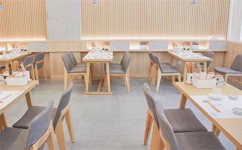 日（rì）式餐廳桌椅