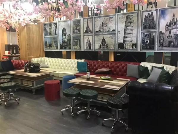 酒吧桌椅沙發家具（jù）