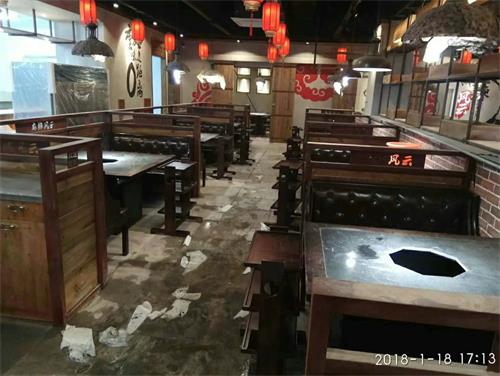 麻(má)辣風雲重慶老火鍋(guō)中山(shān)店餐桌(zhuō)椅3