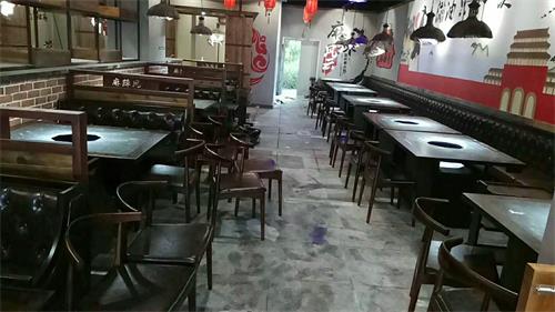 麻辣風雲重慶老火鍋中山店餐桌椅(yǐ)1