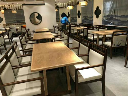 湘菜館_懷湘樓(龍華店)餐廳(tīng)家具安裝現場(chǎng)
