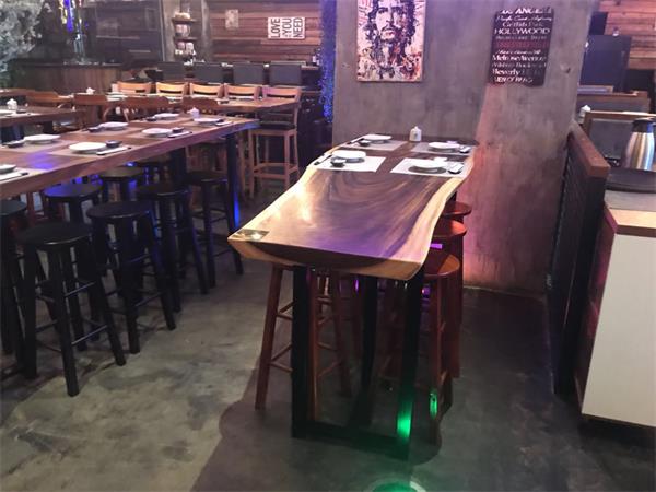 深(shēn)圳梨(lí)渦淺笑(xiào)Live音樂現場餐廳(tīng)家具
