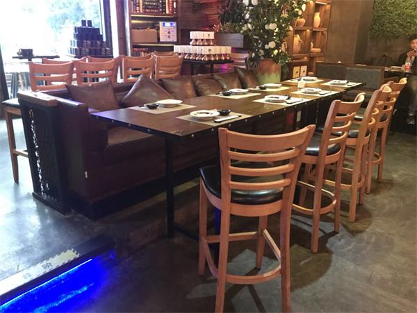 深圳梨渦淺(qiǎn)笑Live音樂現場餐廳家具