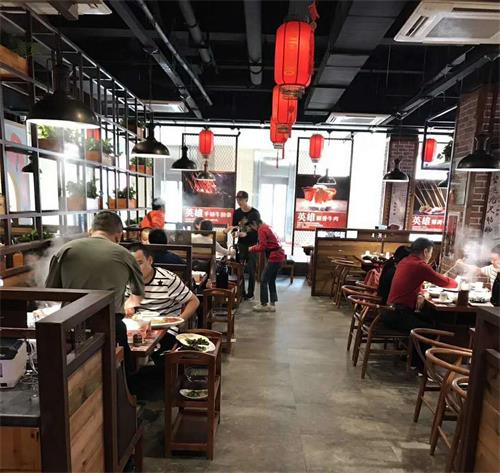 麻辣英雄重慶(qìng)老火(huǒ)鍋湛江店餐桌餐椅