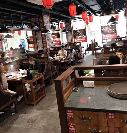 麻辣英雄重慶老火鍋湛江(jiāng)店 火鍋桌海德利定做