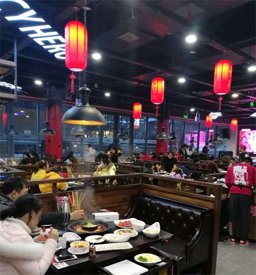 麻辣英雄重慶老火鍋常德(dé)店試營(yíng)業現場