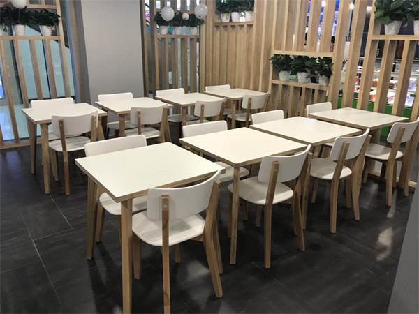 NicksPizza尼克披（pī）薩店餐桌椅