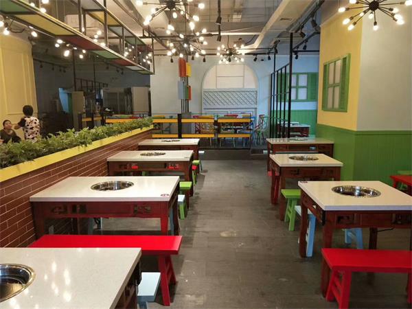 鋼管（guǎn）廠五區小郡肝串串香火鍋店桌椅定製