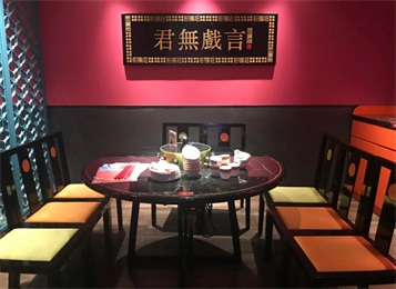 豬肚雞火鍋店如何把裝修和餐桌椅家具搭配,讓國(guó)潮玩(wán)出新高度?