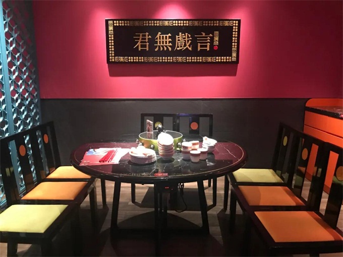 戲鳳記豬肚雞火鍋新中式國潮（cháo）風包廂桌椅