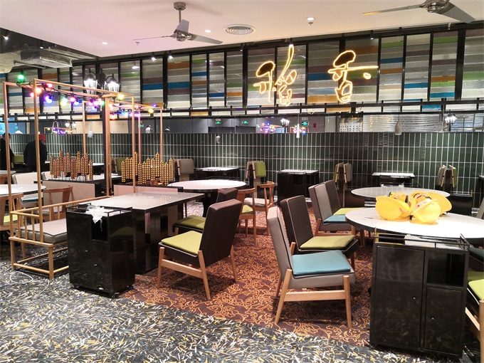 稻香餐廳特色軟包（bāo）靠背椅家具