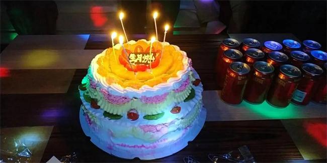 生日蛋（dàn）糕