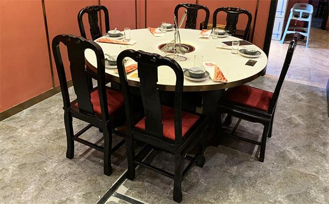 火鍋店桌（zhuō）椅