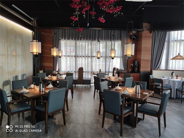 餐(cān)廳桌椅